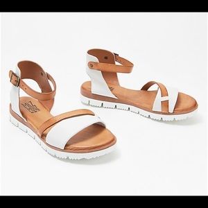 Brand New Womans Sandals